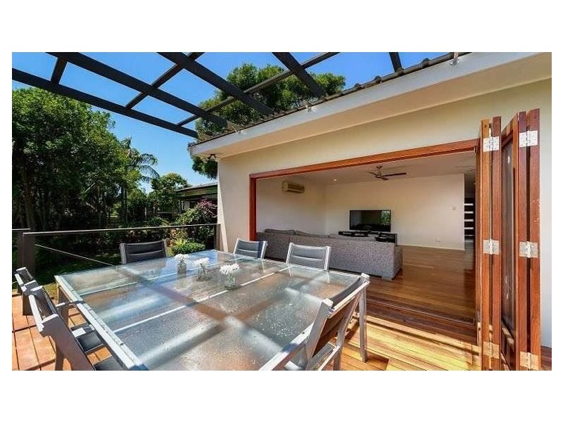 41 Deakin Avenue, Southport QLD 4215