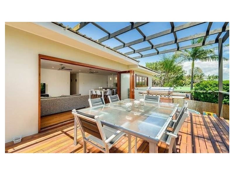 41 Deakin Avenue, Southport QLD 4215