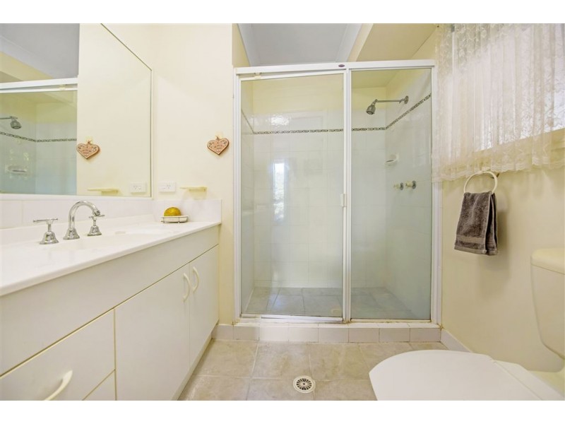 41 Manra Way, Pacific Pines QLD 4211