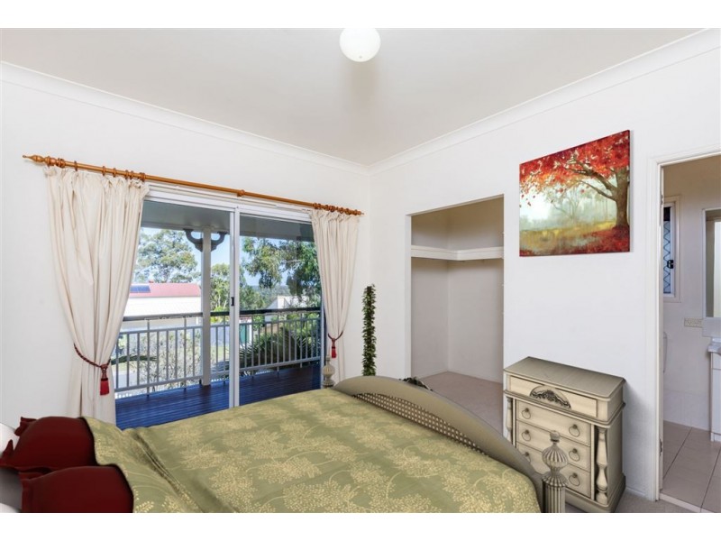 77 Tamworth Dr, Helensvale QLD 4212