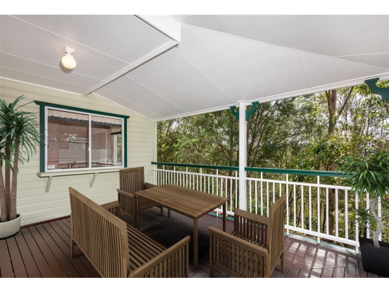 77 Tamworth Dr, Helensvale QLD 4212