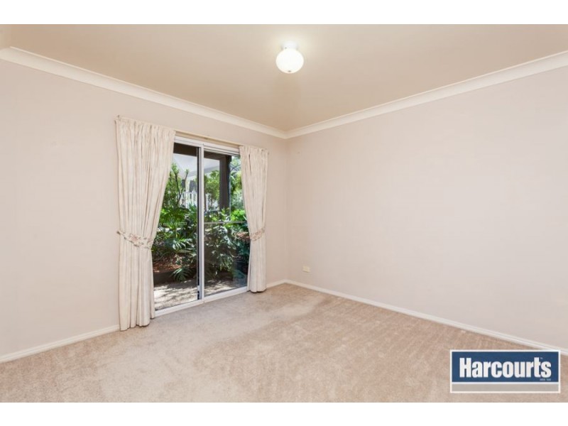 77 Tamworth Dr, Helensvale QLD 4212