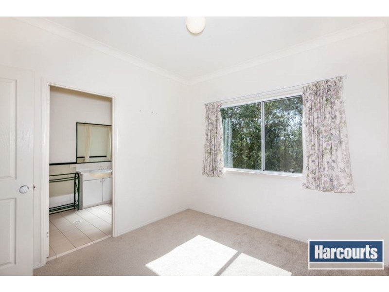 77 Tamworth Dr, Helensvale QLD 4212