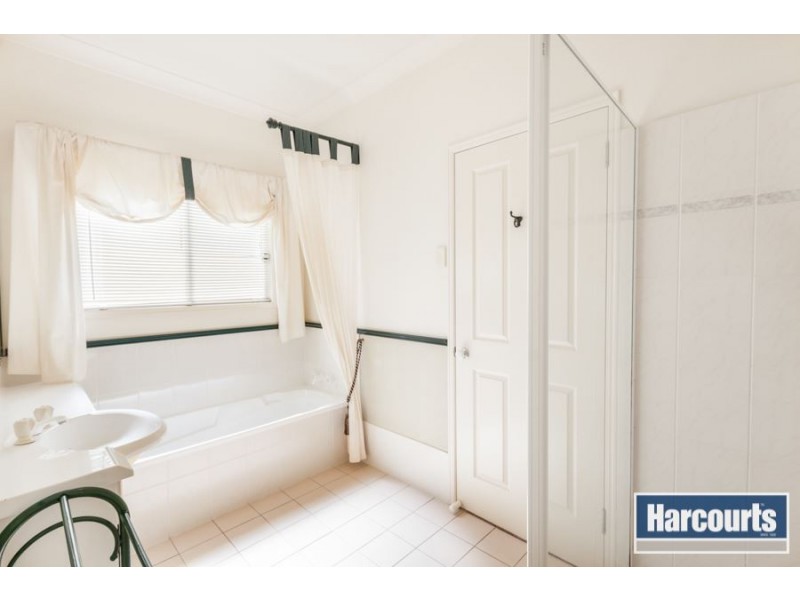 77 Tamworth Dr, Helensvale QLD 4212