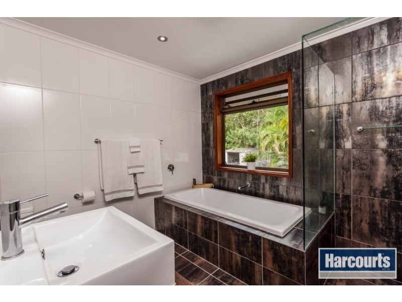 8 Woodford Road, Helensvale QLD 4212