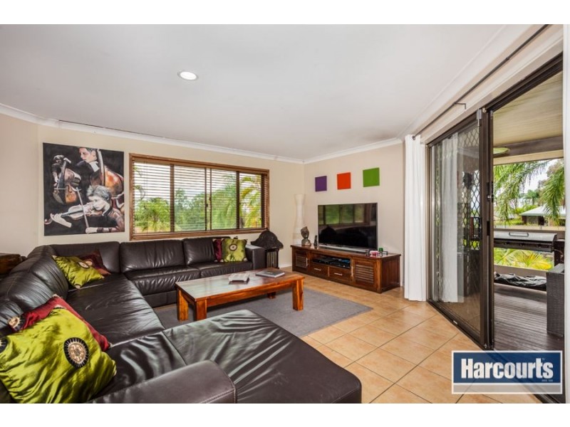 8 Woodford Road, Helensvale QLD 4212