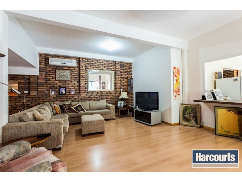 8 Woodford Road, Helensvale QLD 4212