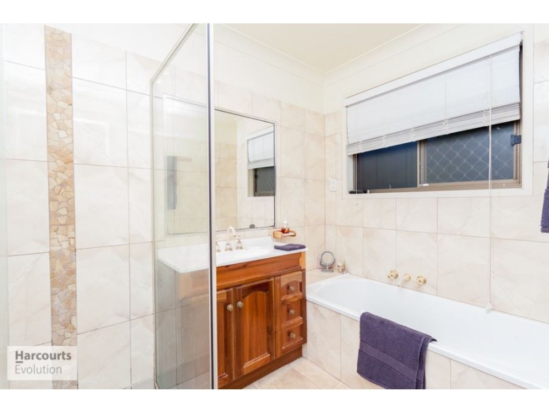 9 Berri Place, Helensvale QLD 4212