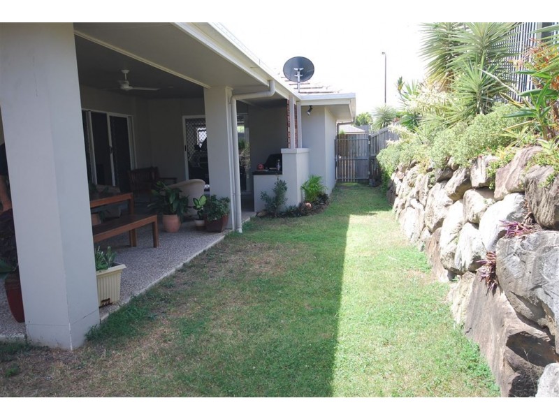 64 Wunburra Circle, Pacific Pines QLD 4211