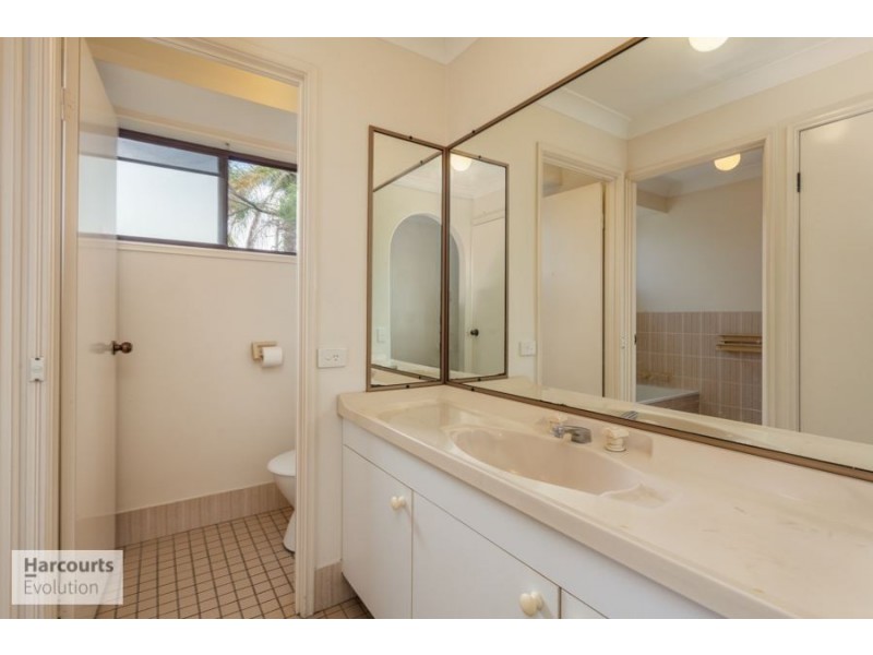 1 Penrith Court, Helensvale QLD 4212