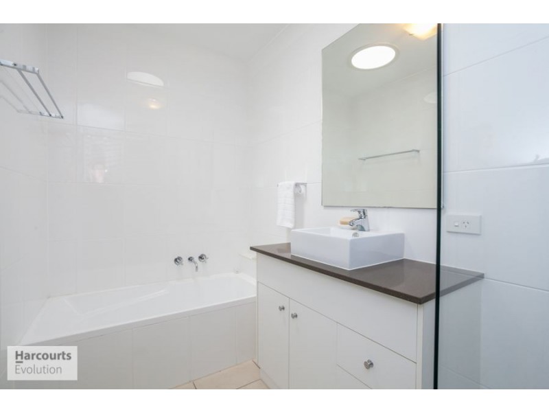 1/21 Ewan Street, Southport QLD 4215