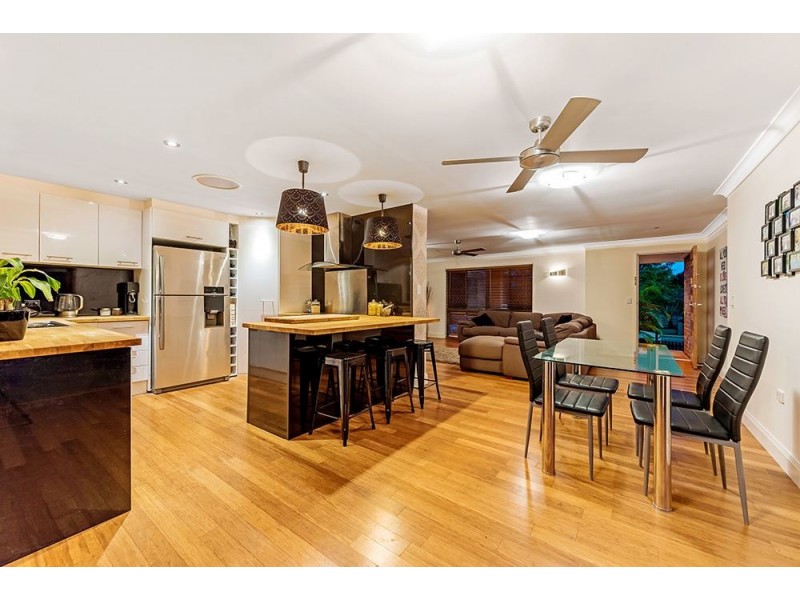 18 Ashford Road, Helensvale QLD 4212