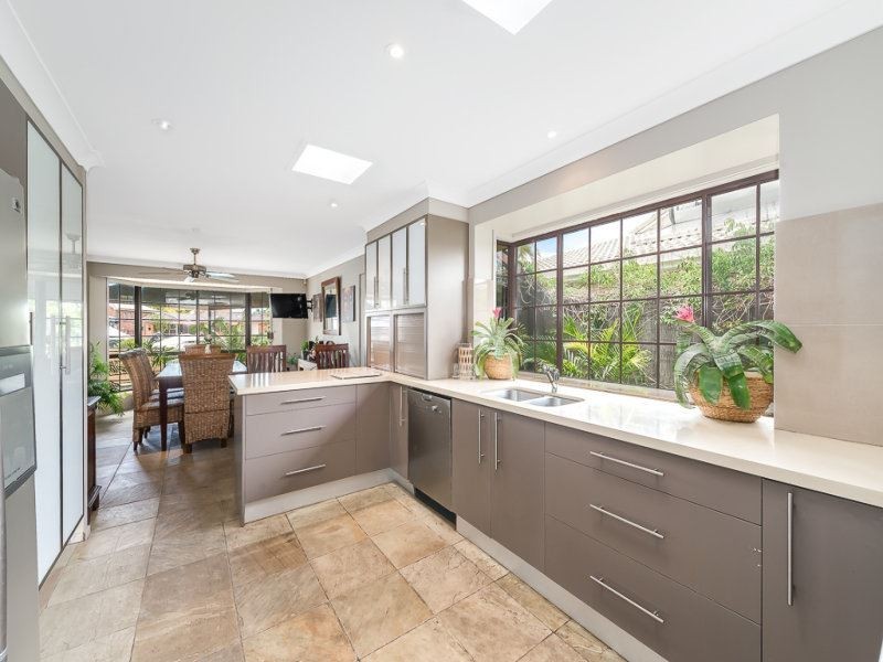 343 Bayview Street, Hollywell QLD 4216