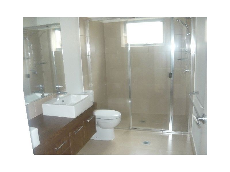 1/1 Bowley Street, Pacific Pines QLD 4211