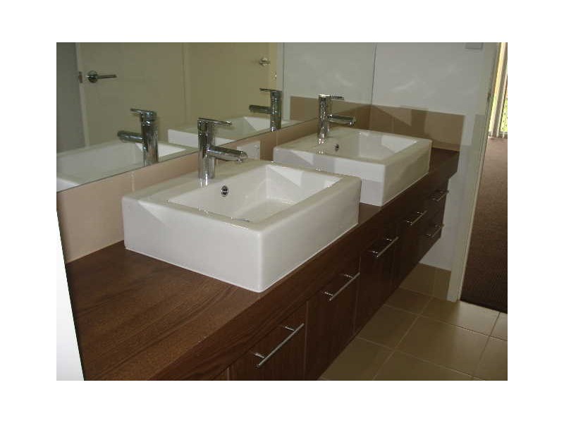 1/1 Bowley Street, Pacific Pines QLD 4211