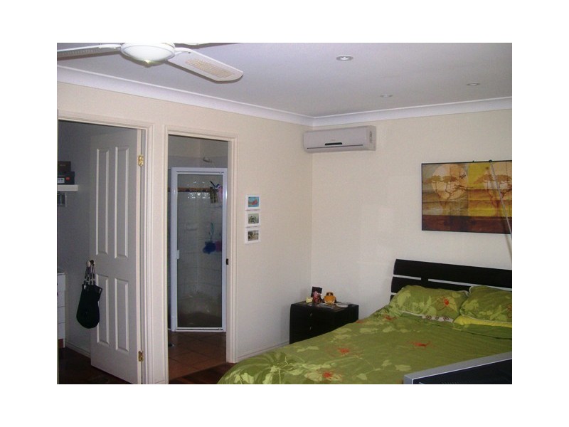 4 Moonda Court, Helensvale QLD 4212