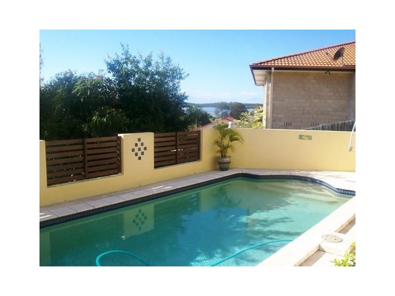 4 Moonda Court, Helensvale QLD 4212