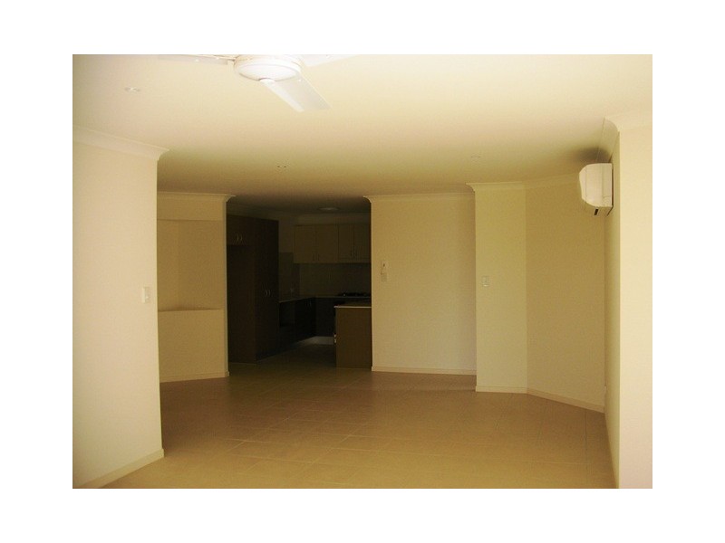 2/11 Ravensthorpe Drive, Ormeau QLD 4208