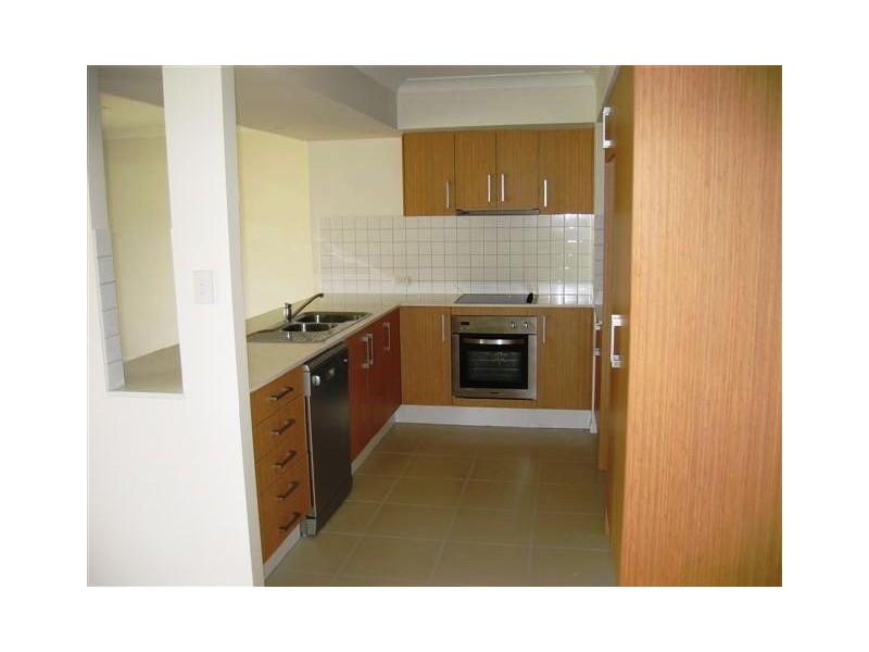 3/100 Imperial Parade, Labrador QLD 4215