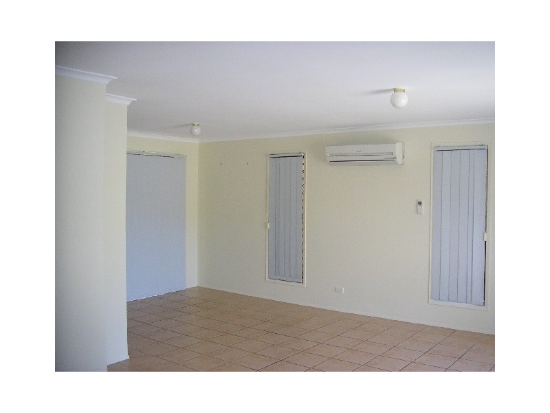 19 Renmark Court, Helensvale QLD 4212