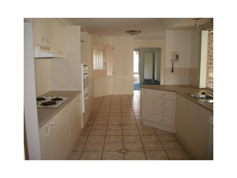 43 Gippsland Drive, Helensvale QLD 4212