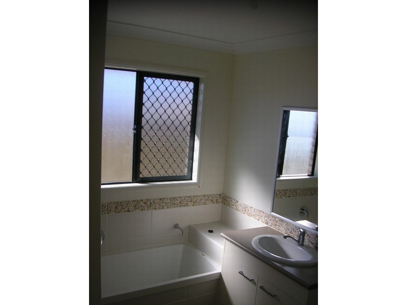 12 Kadie Court, Pacific Pines QLD 4211