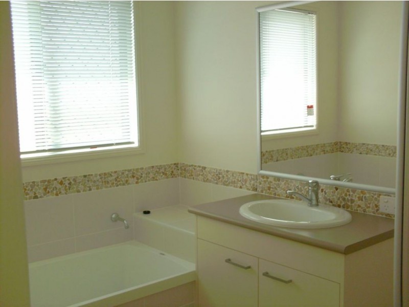 12 Kadie Place, Pacific Pines QLD 4211