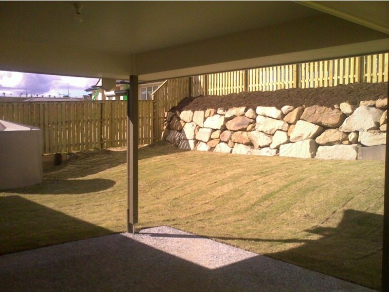 12 Kadie Place, Pacific Pines QLD 4211