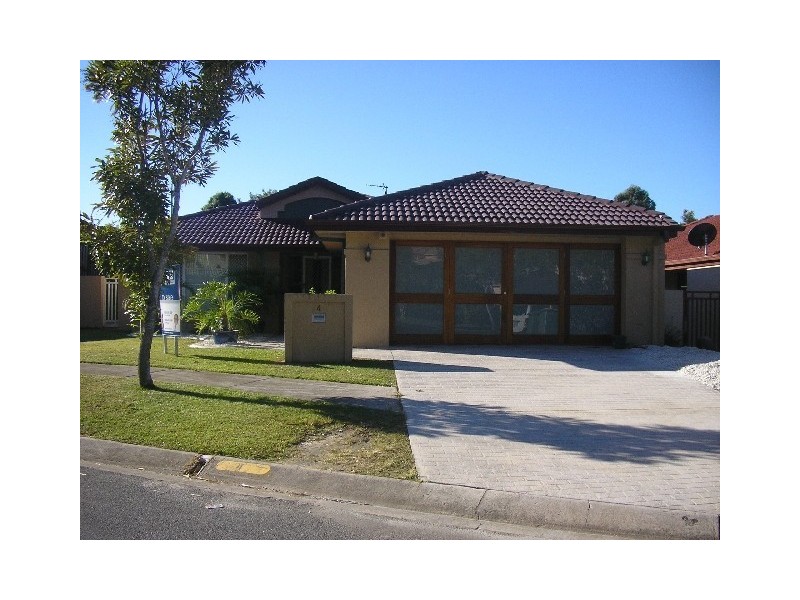 4 Royal Court, Ashmore QLD 4214
