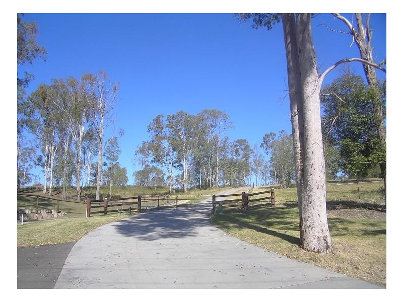 Brookfield QLD 4069