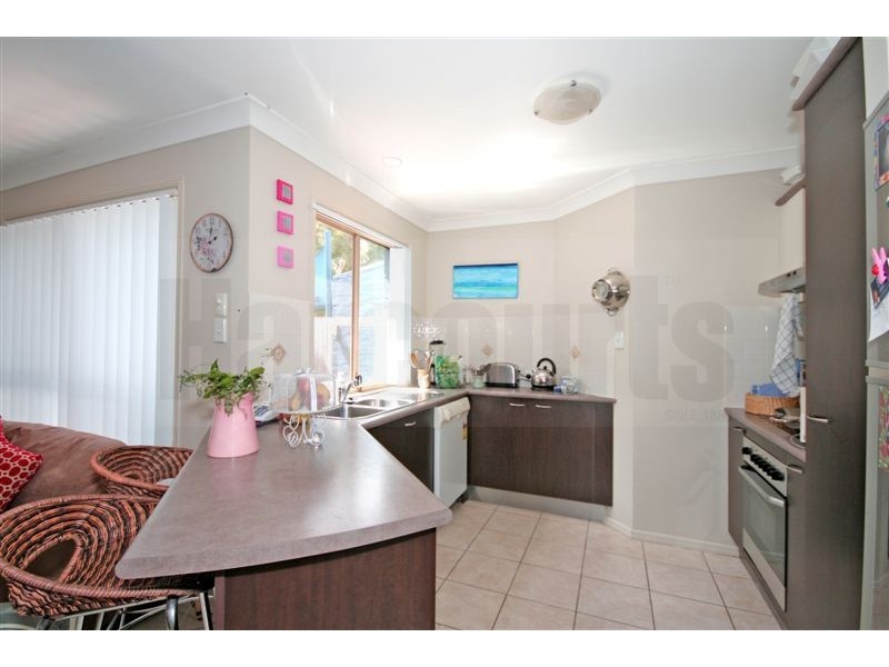 2/78 Brookfield Road, Kenmore QLD 4069