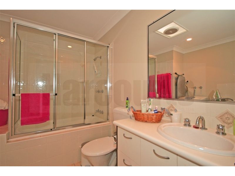 2/78 Brookfield Road, Kenmore QLD 4069