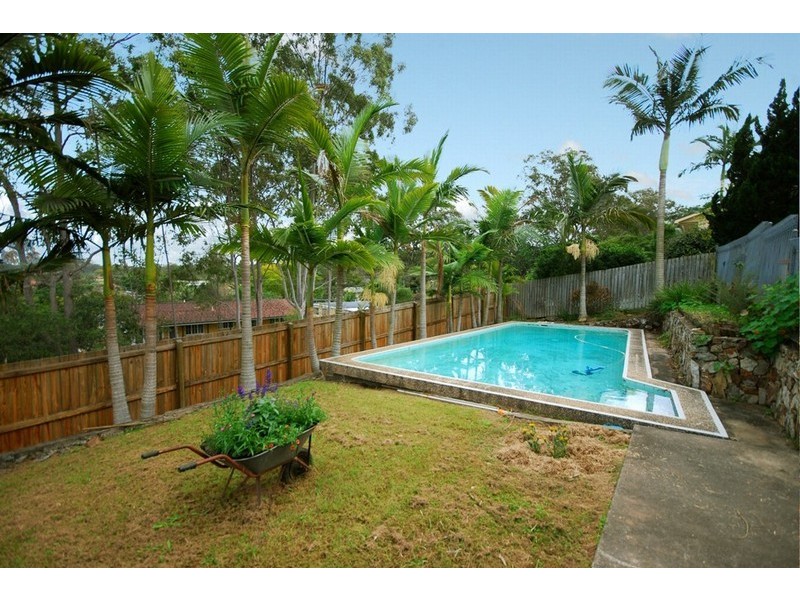 27 Marland Street, Kenmore QLD 4069