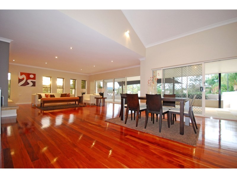 91 Airlie Rd, Pullenvale QLD 4069