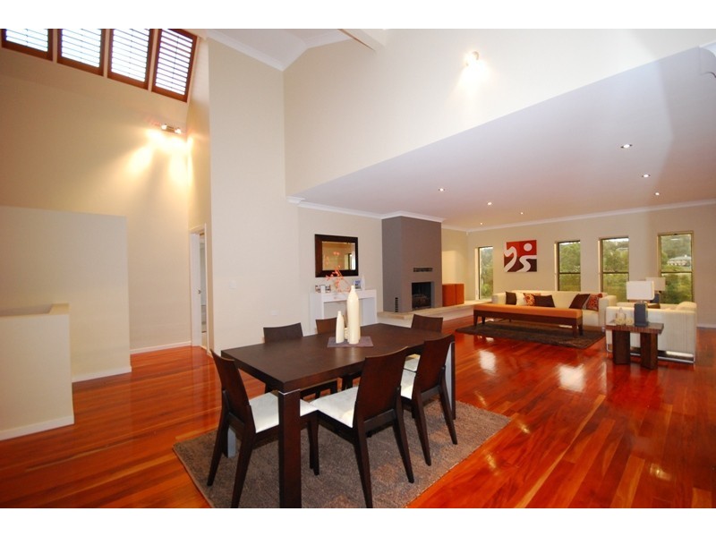 91 Airlie Rd, Pullenvale QLD 4069