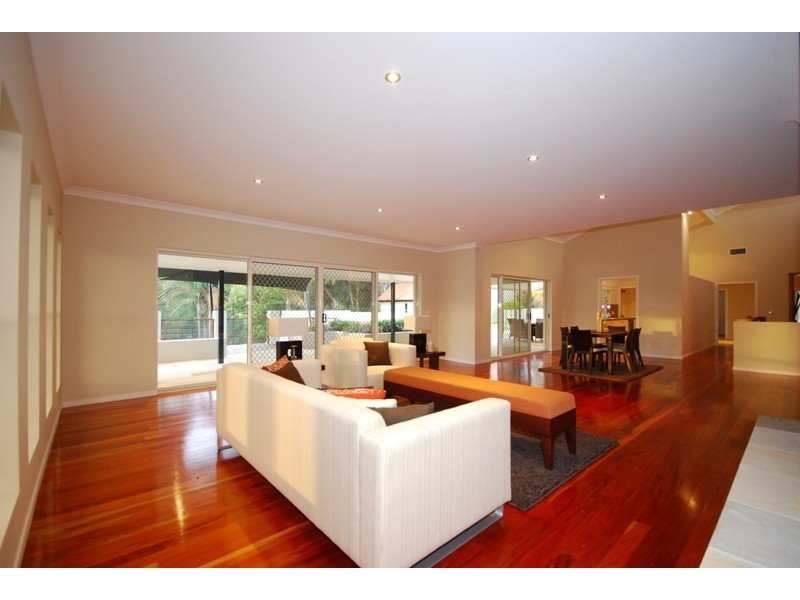 91 Airlie Rd, Pullenvale QLD 4069