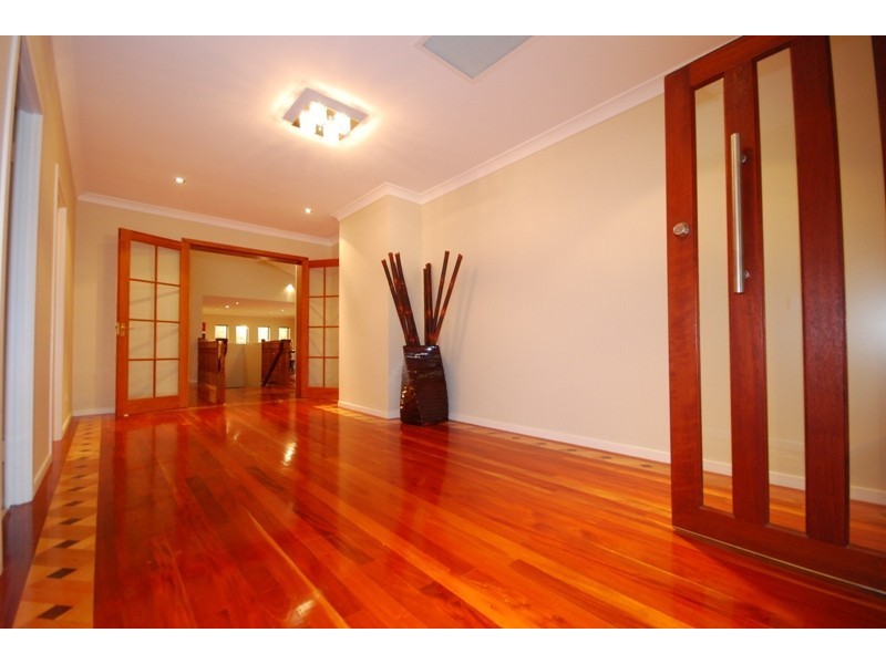 91 Airlie Rd, Pullenvale QLD 4069