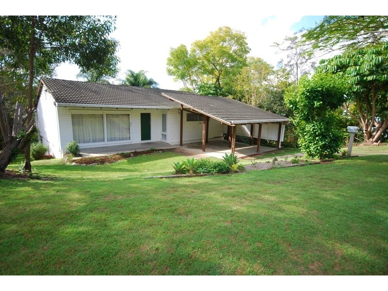 16 Trenton Street, Kenmore QLD 4069