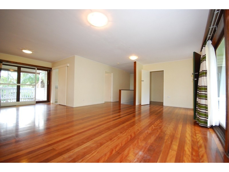 16 Trenton Street, Kenmore QLD 4069