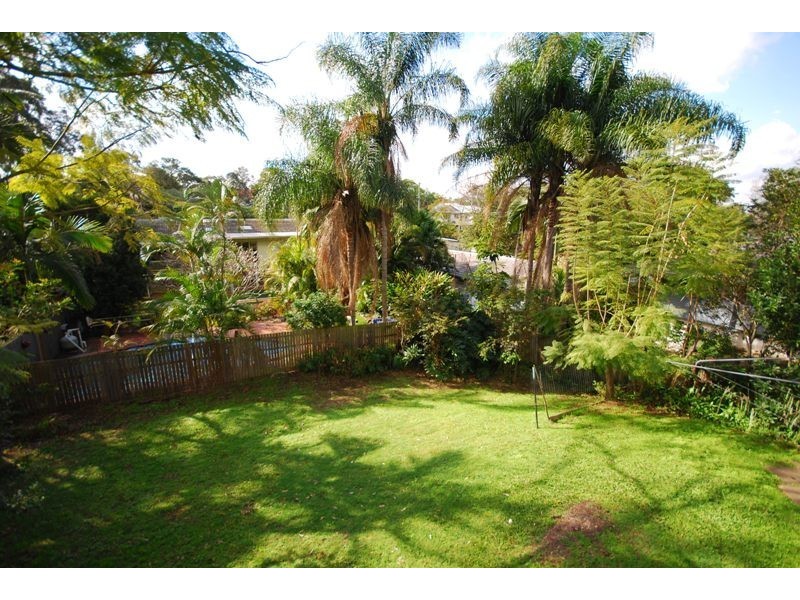 16 Trenton Street, Kenmore QLD 4069