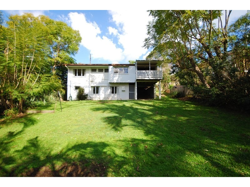 16 Trenton Street, Kenmore QLD 4069