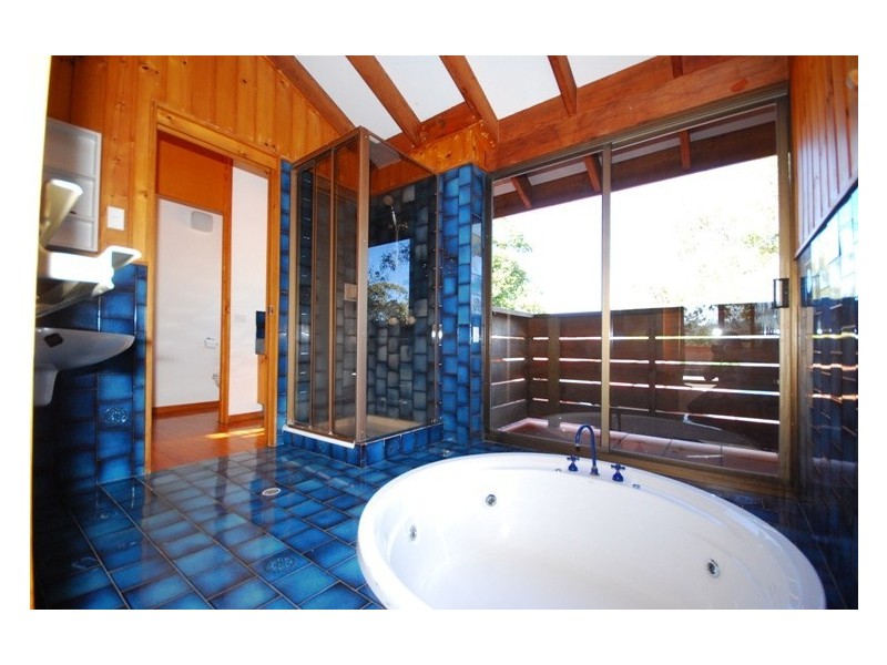 48 Cedarleigh Rd, Kenmore QLD 4069