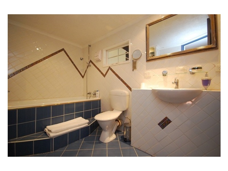 11 Ijong St, Kenmore QLD 4069