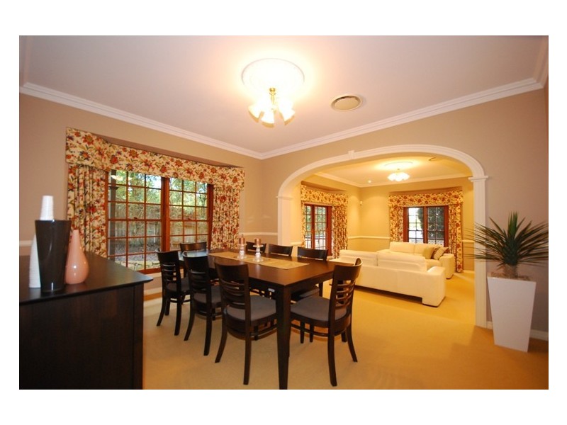 14 McConnell Cr., Brookfield QLD 4069