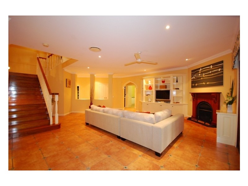 14 McConnell Cr., Brookfield QLD 4069