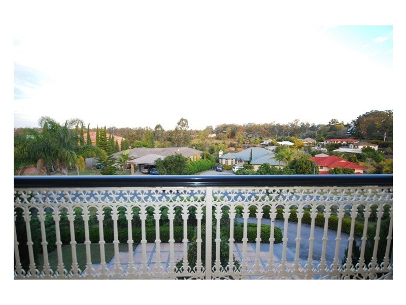 14 McConnell Cr., Brookfield QLD 4069