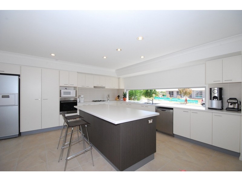 4 Silky Oak Ave, Moggill QLD 4070