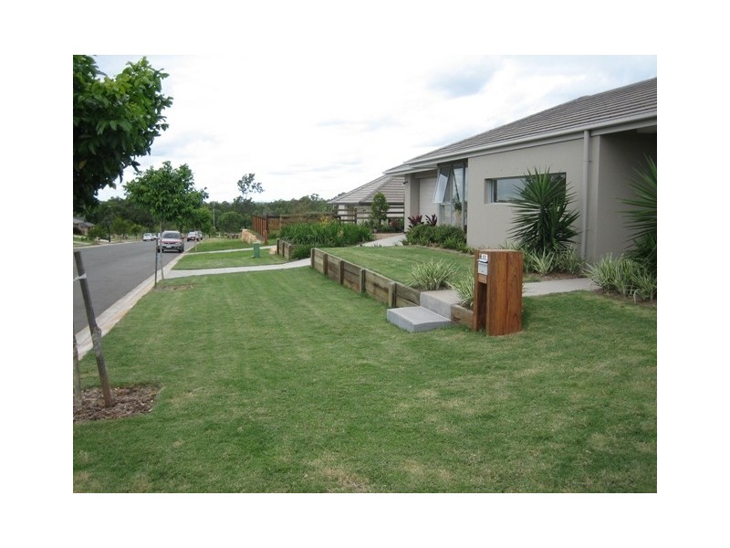 4 Silky Oak Ave, Moggill QLD 4070