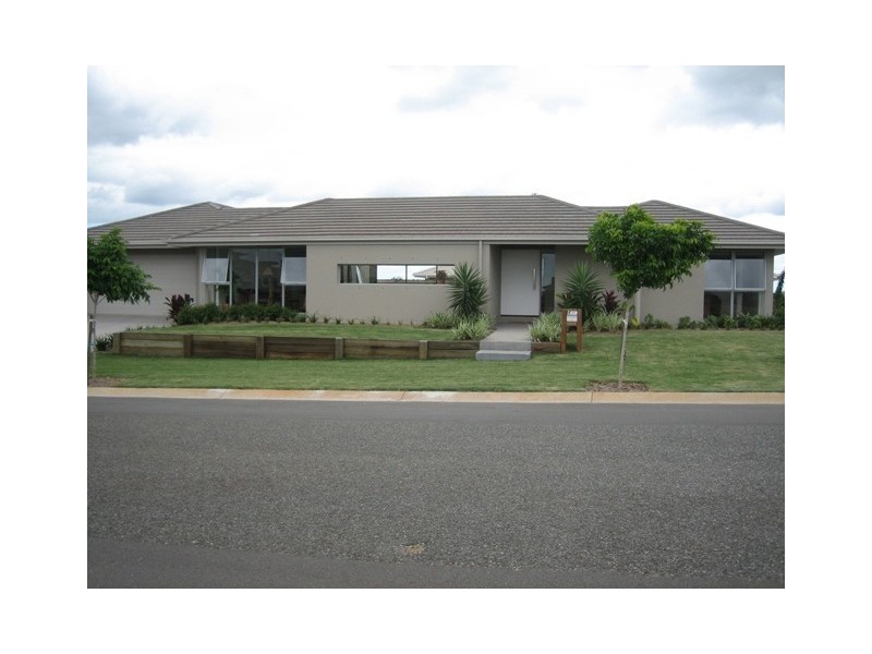 4 Silky Oak Ave, Moggill QLD 4070