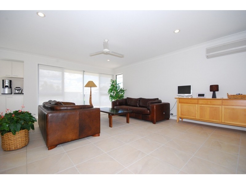 4 Silky Oak Ave, Moggill QLD 4070
